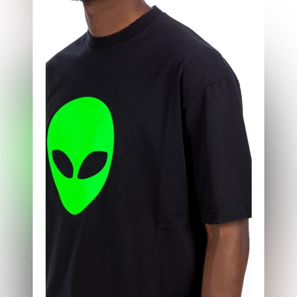 EUC Men’s Medium/Women’ Large Balenciaga Oversized Alien Crewneck Tee In Black - Picture 2 of 13